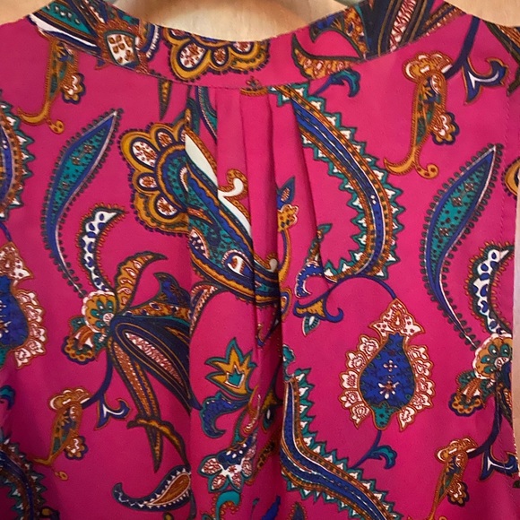 Sleeveless lightweight split neck blouse size L, NWOT - Picture 6 of 6